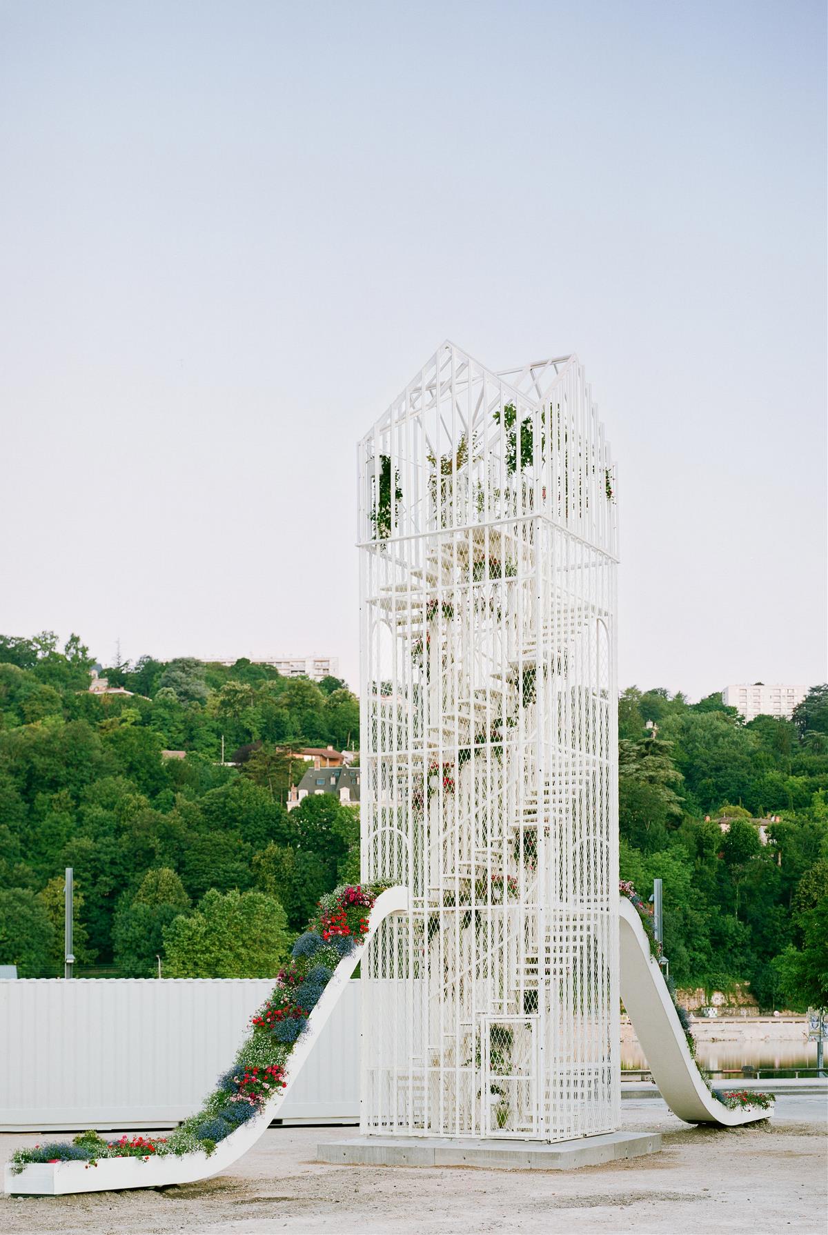 里昂建筑双年展上的花卉观景亭