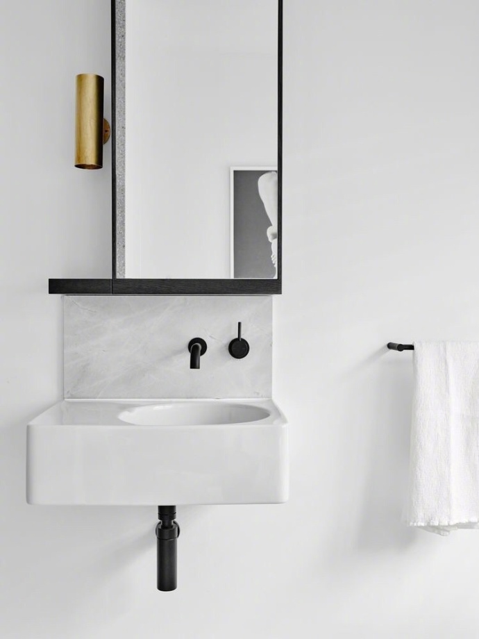 超赞的几组极简风格的洗手池与镜面设计