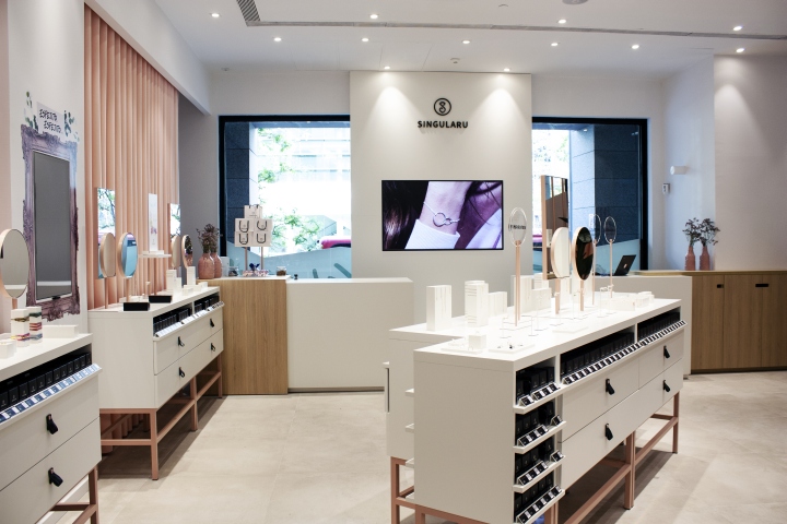 LEO品牌店设计丨能让客户自行选择、触摸和测试他喜欢的珠宝店会是怎样的？