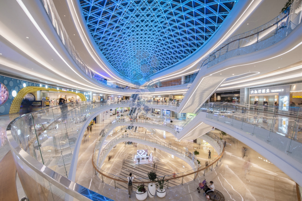 购物中心,定位为36万㎡综合多元主题体验mall,位于宝安中心区与前海