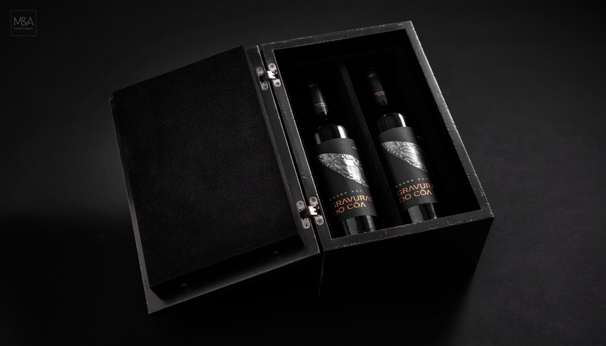 高档葡萄酒木盒包装设计，瓶型设计