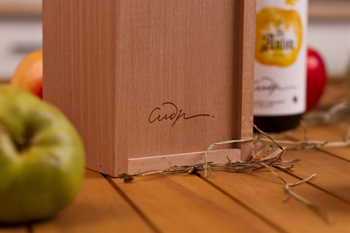 俄罗斯天然苹果酒品牌标签设计