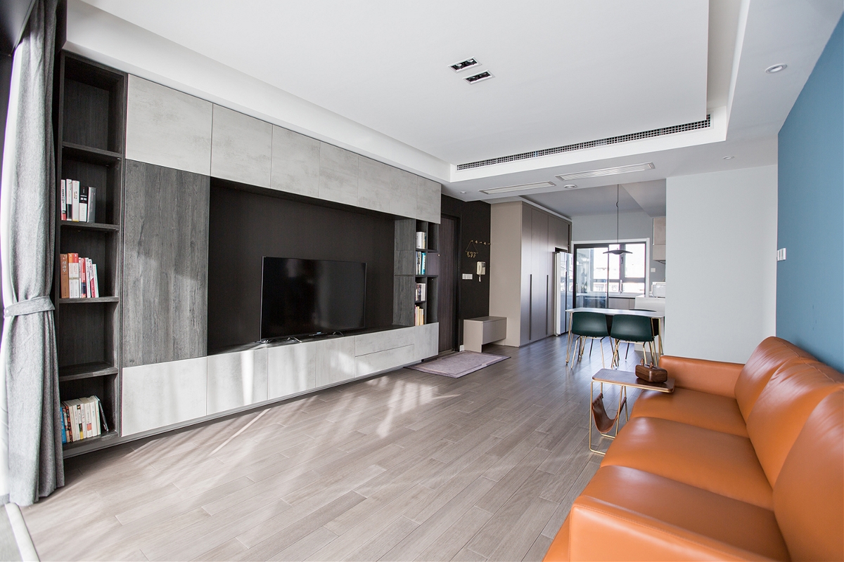 「久栖设计」高级灰+纯黑电视墙，打造精致实用的两居学区房