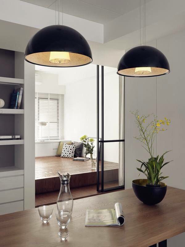 现代风格三居室装修设计案例，以黑白灰为主调的家居空间，维持视觉构面的明快简洁
