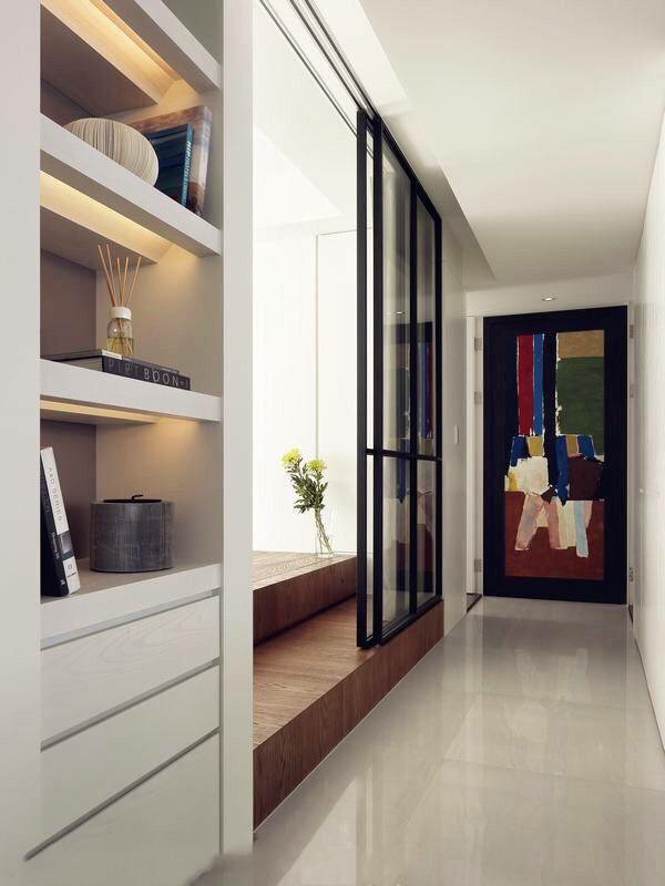 现代风格三居室装修设计案例，以黑白灰为主调的家居空间，维持视觉构面的明快简洁