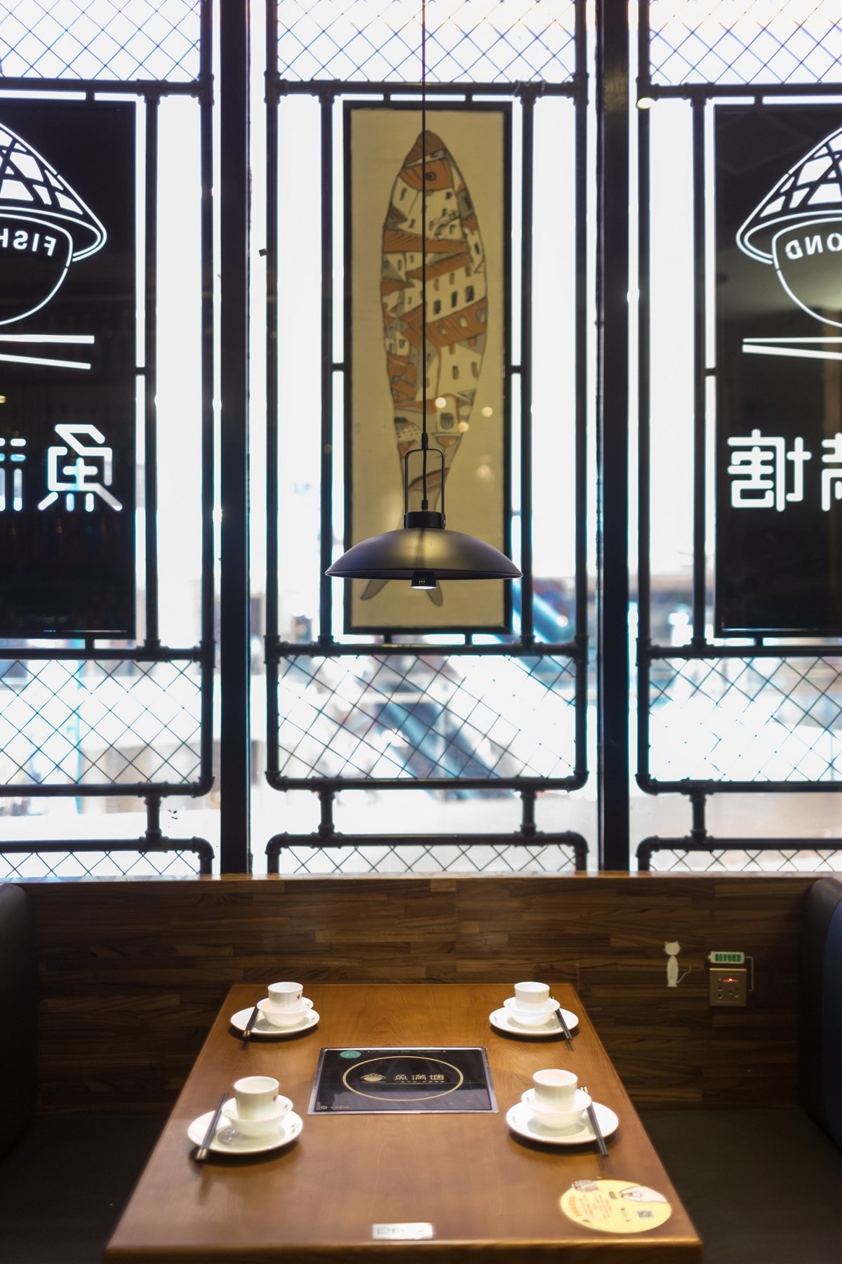 深圳鱼火锅餐厅装修升级 鱼满塘 手绘插画在餐厅中的抢眼表现