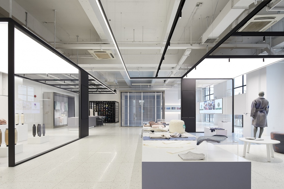 郑州最好的展厅装修设计公司推荐知名纺织材料企业展厅装修实景图