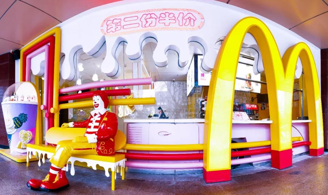 INdesign x McDonald’s 丨充满美式摩登美学的麦当劳甜品站