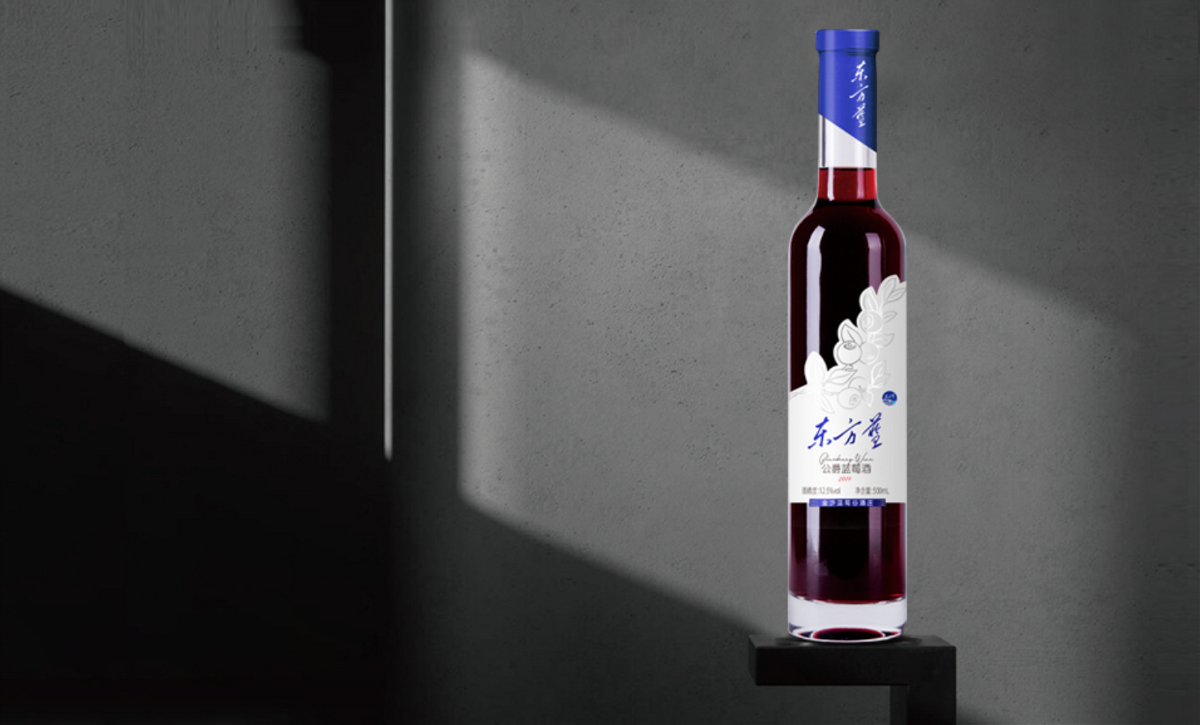 东方蓝-蓝莓酒包装设计
