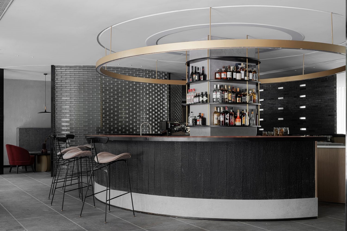 成都初一美学空间设计 | 咖啡厅＋酒吧. 麻省后院