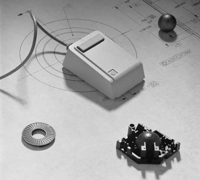 IDEO为苹果公司Lisa电脑设计的第一只鼠标 (2).jpg